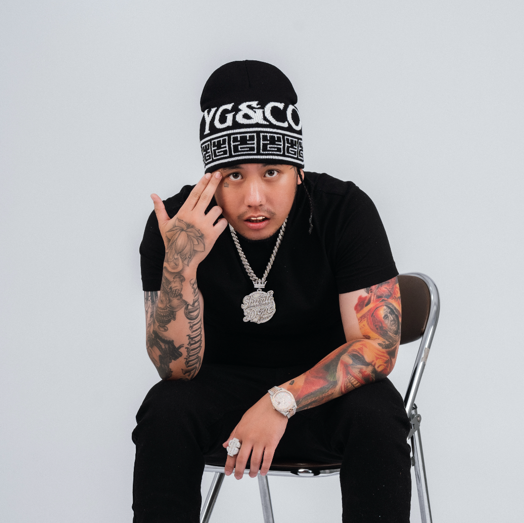 YG&CO MONOGRAM KNIT BEANIE